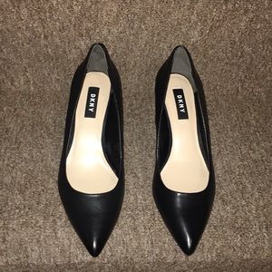 ♣️NWT DKNY Genuine Leather Pumps